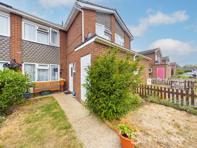 3 bed house for sale in Blakeney Close 1
