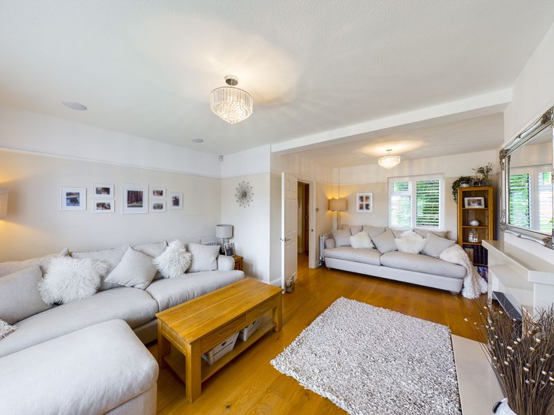 4 bed house for sale in Parkwood Road  - Property Image 2