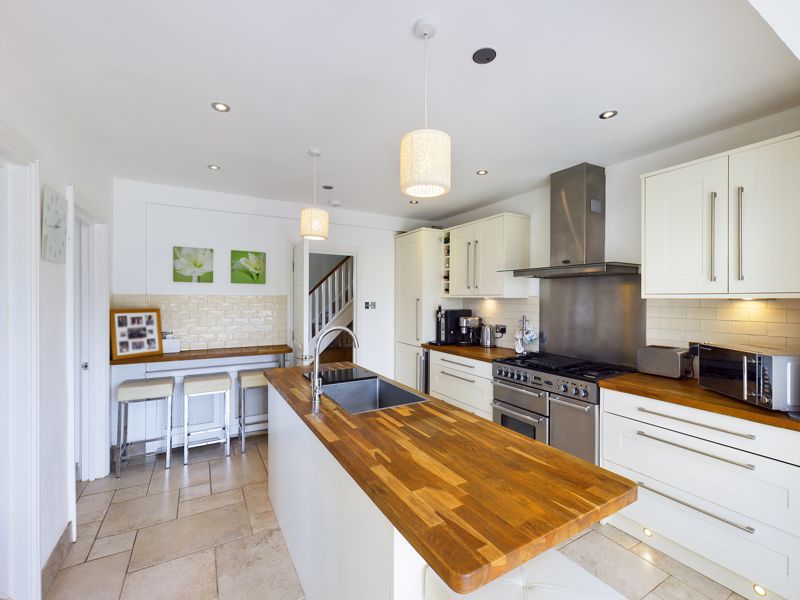 4 bed house for sale in Parkwood Road 7