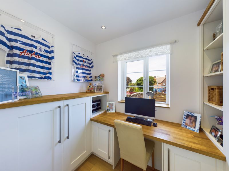 4 bed house for sale in Parkwood Road 8