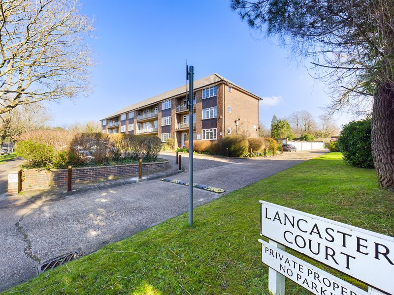 2 bed flat for sale in Lancaster Court, SM7