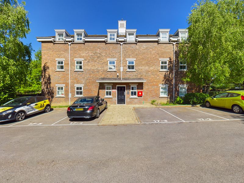 1 bed flat for sale in 17 Lancaster Way - Property Image 1