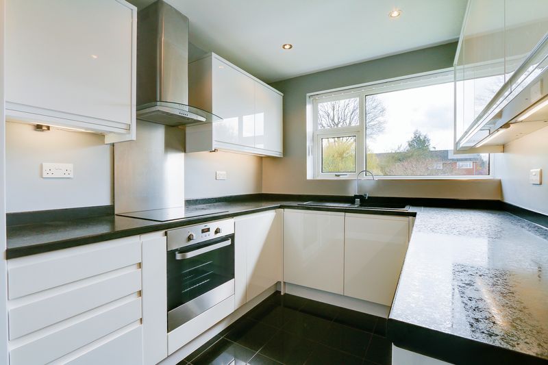 2 bed flat for sale in Home Farm Close  - Property Image 3