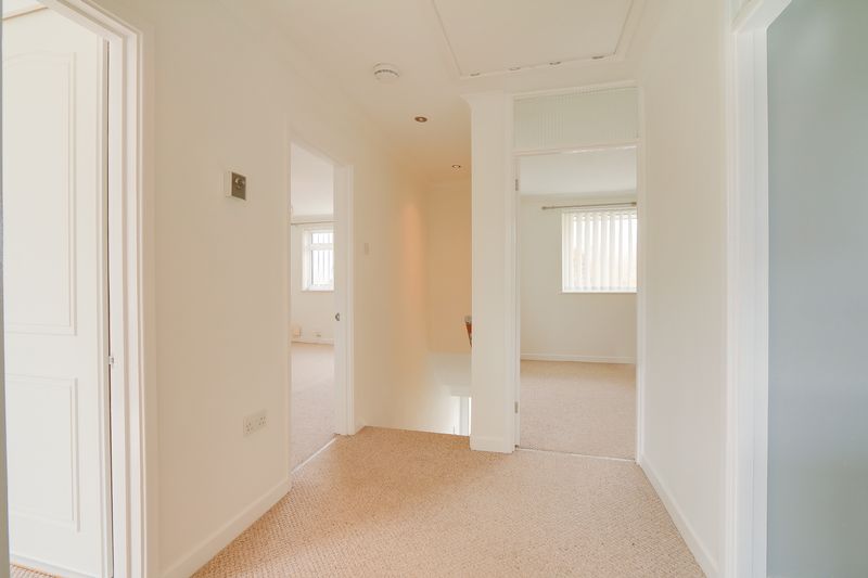 2 bed flat for sale in Home Farm Close  - Property Image 9