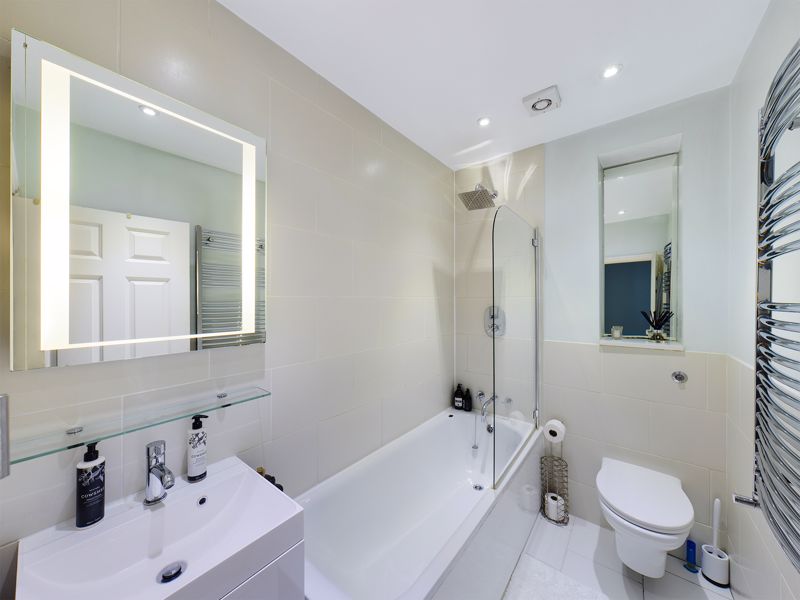 2 bed flat for sale in Ferndale Road  - Property Image 13
