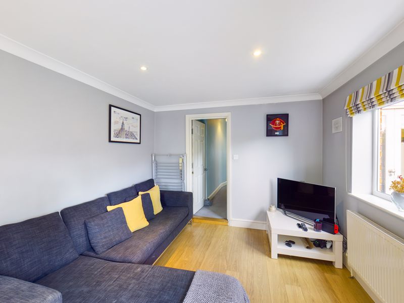2 bed flat for sale in Ferndale Road 6