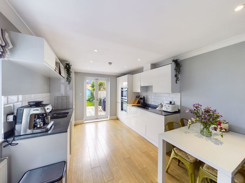 2 bed flat for sale in Ferndale Road 8