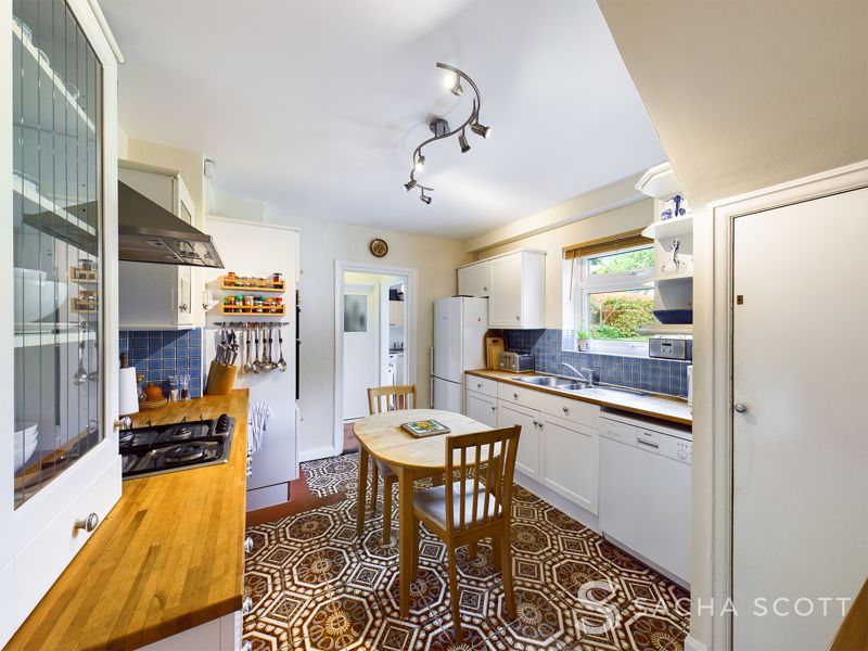 5 bed house for sale in Reigate Road 7