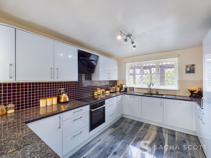 4 bed house for sale in Fairacres  - Property Image 7