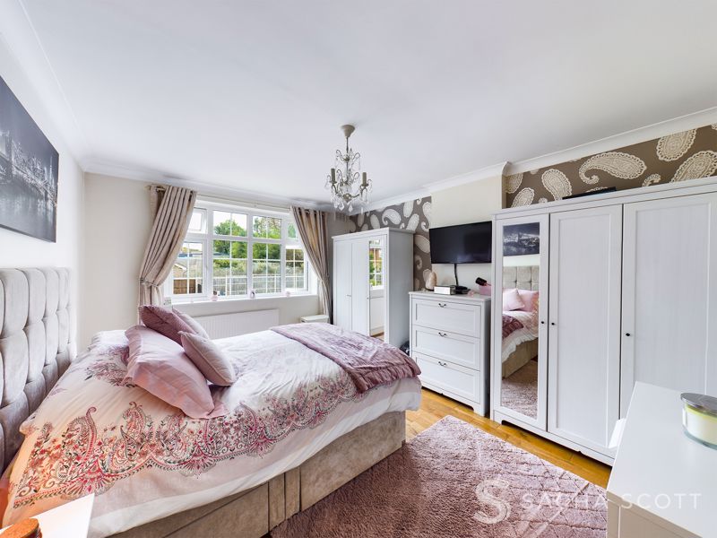 3 bed house for sale in Reigate Road 9