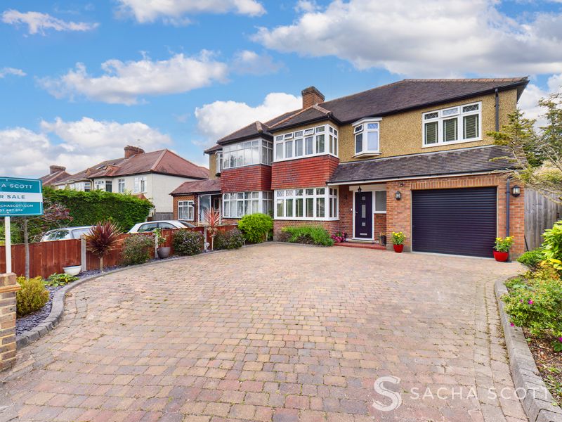 4 bed house for sale in Parsonsfield Road 1