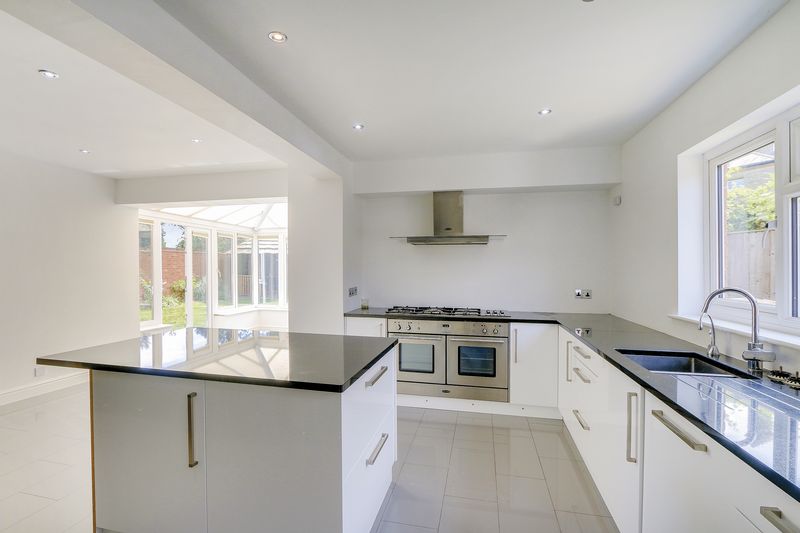 5 bed house for sale in Hine Close 4
