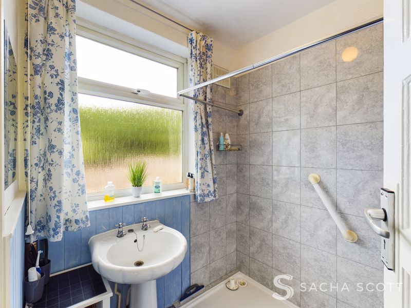 2 bed bungalow for sale in Roundwood Way  - Property Image 9