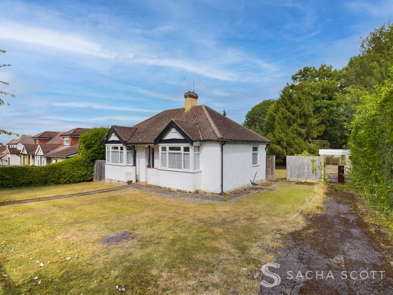 2 bed bungalow for sale in Roundwood Way, SM7