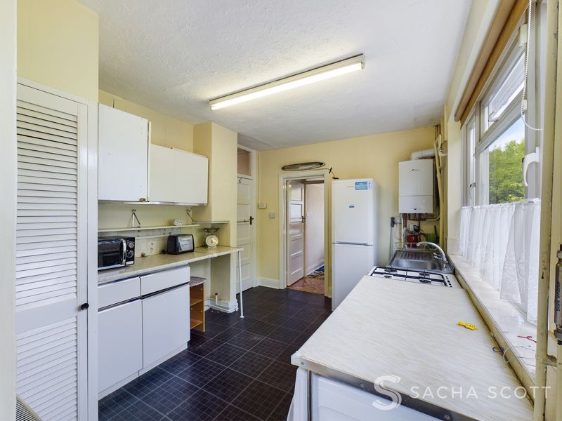 2 bed bungalow for sale in Roundwood Way  - Property Image 5