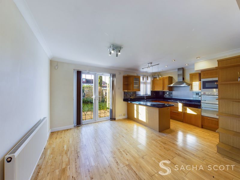 5 bed house to rent in Elmstead Gardens  - Property Image 1