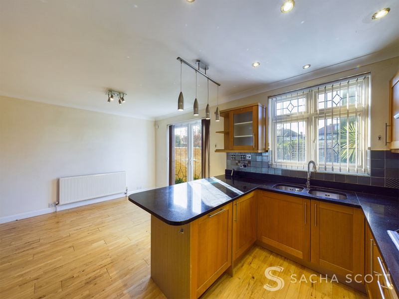 5 bed house to rent in Elmstead Gardens  - Property Image 6