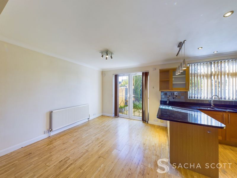 5 bed house to rent in Elmstead Gardens  - Property Image 7