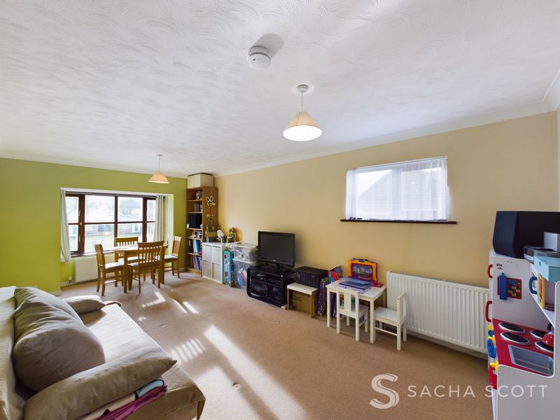 2 bed flat for sale in 84 Worcester Road 2