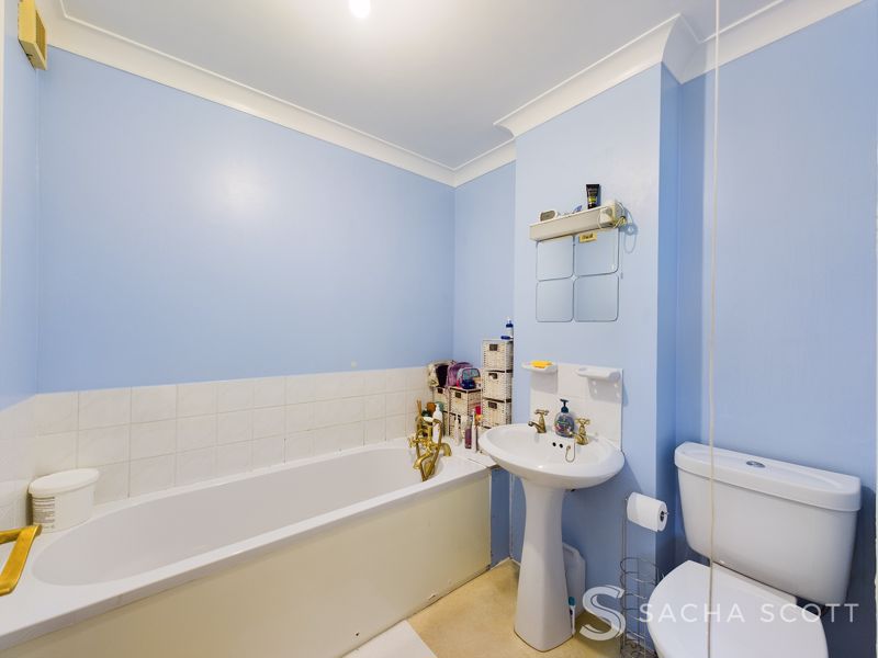 2 bed flat for sale in 84 Worcester Road 14