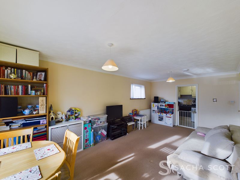2 bed flat for sale in 84 Worcester Road 3