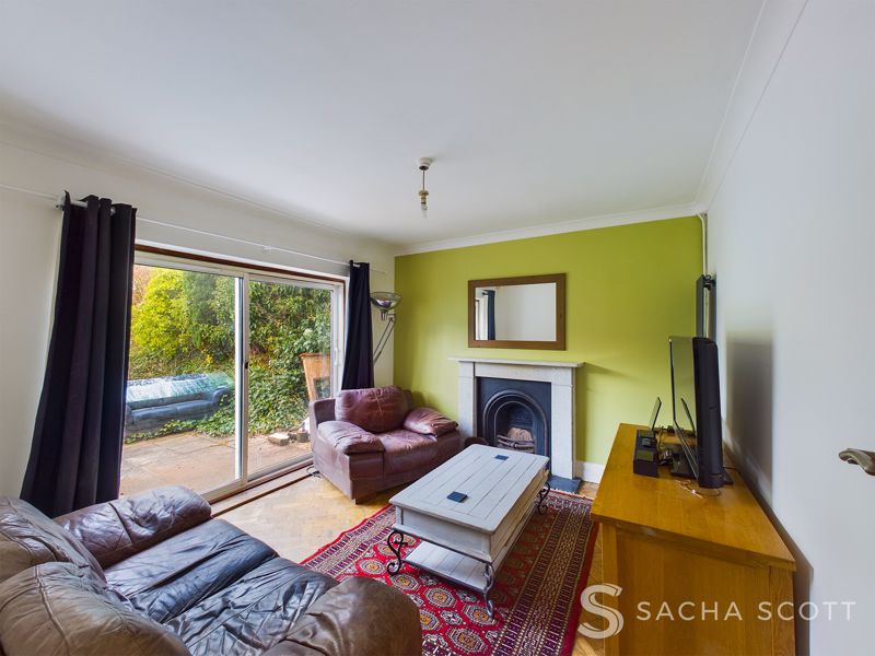4 bed house for sale in Reigate Road 2