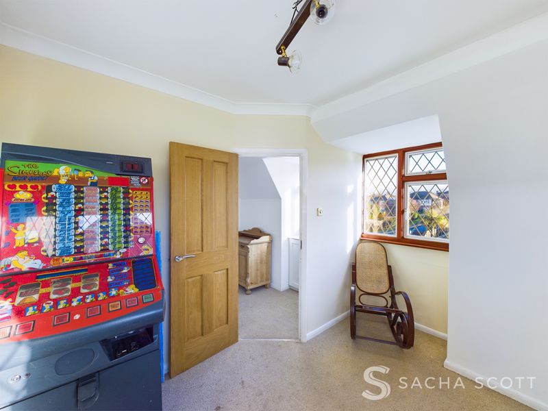 4 bed house for sale in Reigate Road  - Property Image 16