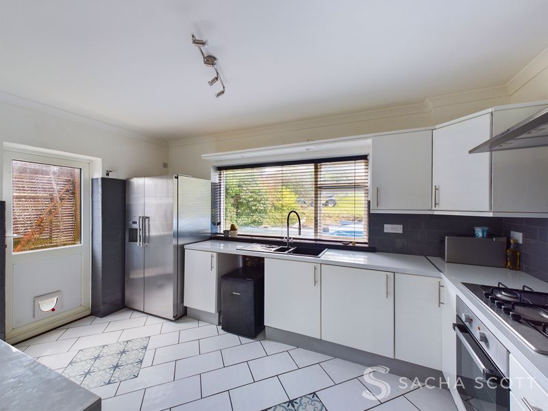 4 bed house for sale in Reigate Road  - Property Image 5
