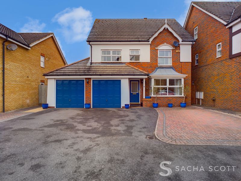 6 bed house for sale in The Fieldings  - Property Image 1