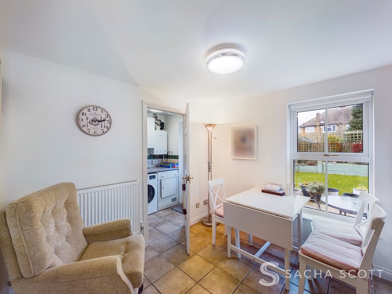 6 bed house for sale in The Fieldings  - Property Image 8