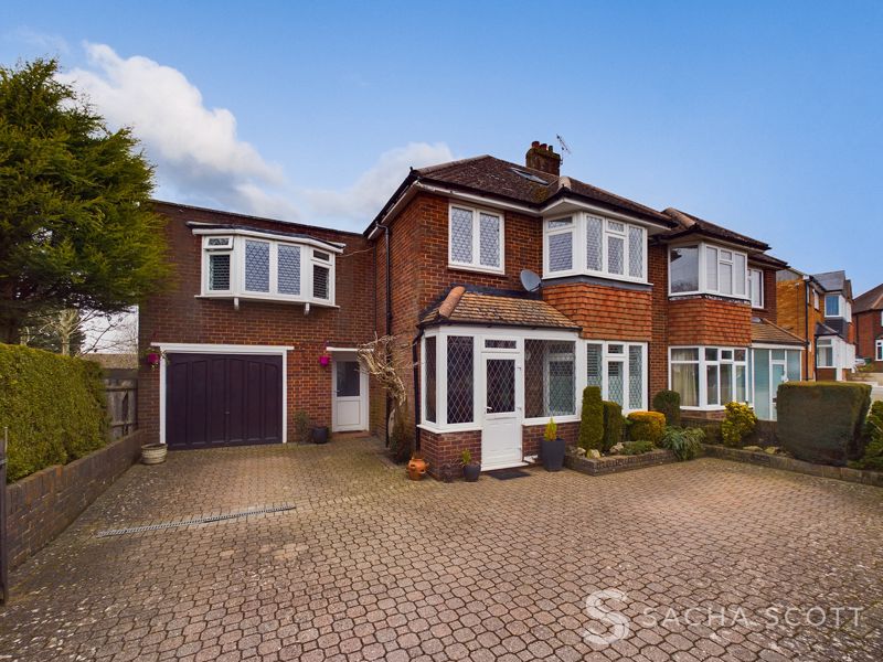 5 bed house for sale in Ferriers Way  - Property Image 1