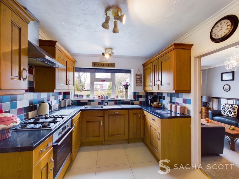 5 bed house for sale in Ferriers Way  - Property Image 4