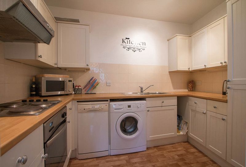 1 bed flat to rent in High Street 3