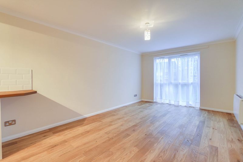 1 bed flat for sale in Eaton Road 2