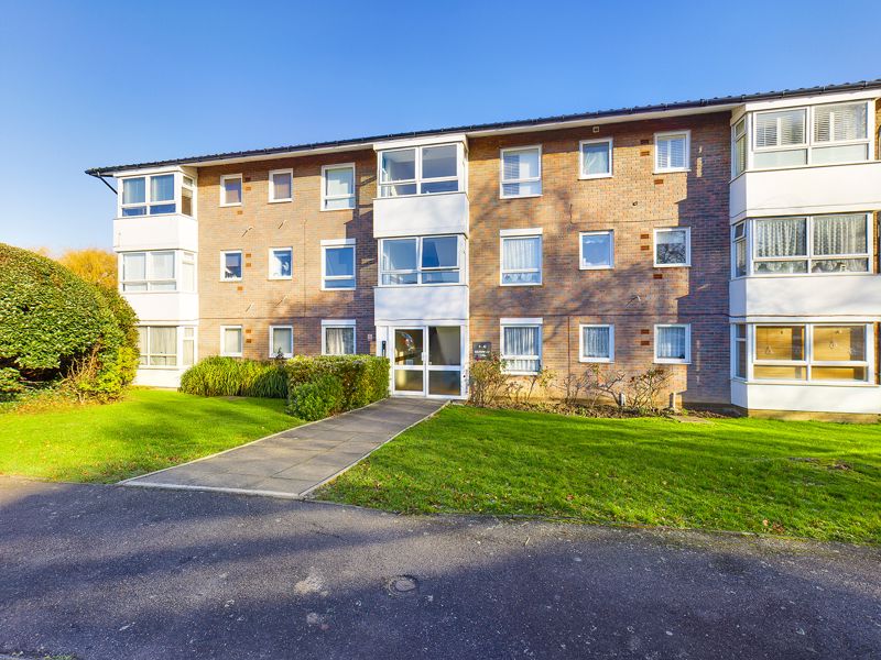 2 bed flat for sale in Southwood Close, KT4