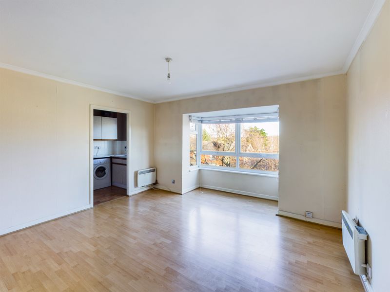 2 bed flat for sale in Southwood Close 2