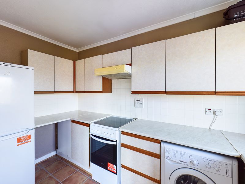 2 bed flat for sale in Southwood Close 5