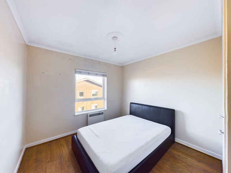 2 bed flat for sale in Southwood Close  - Property Image 6