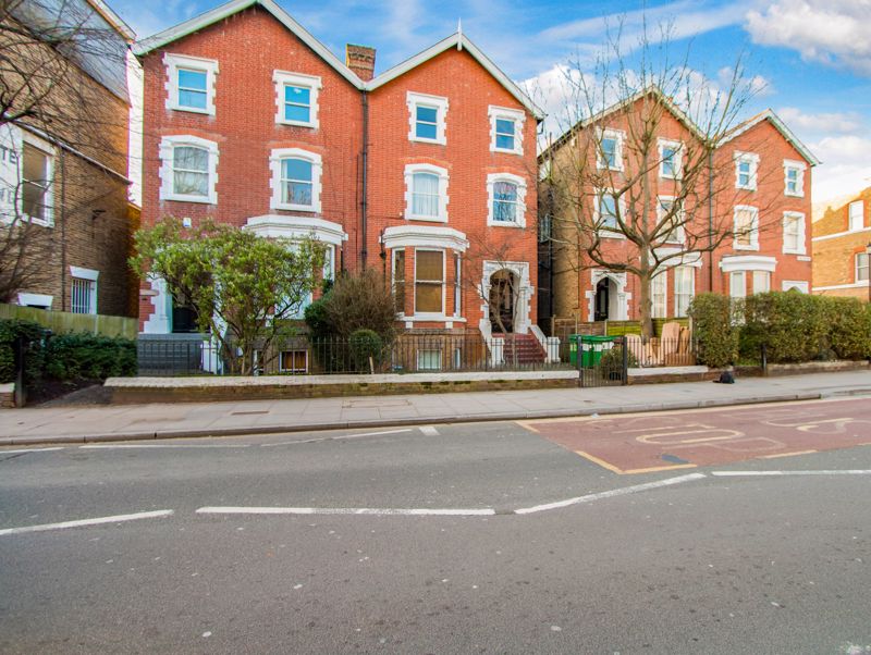 1 bed flat to rent in Ridgway, SW19