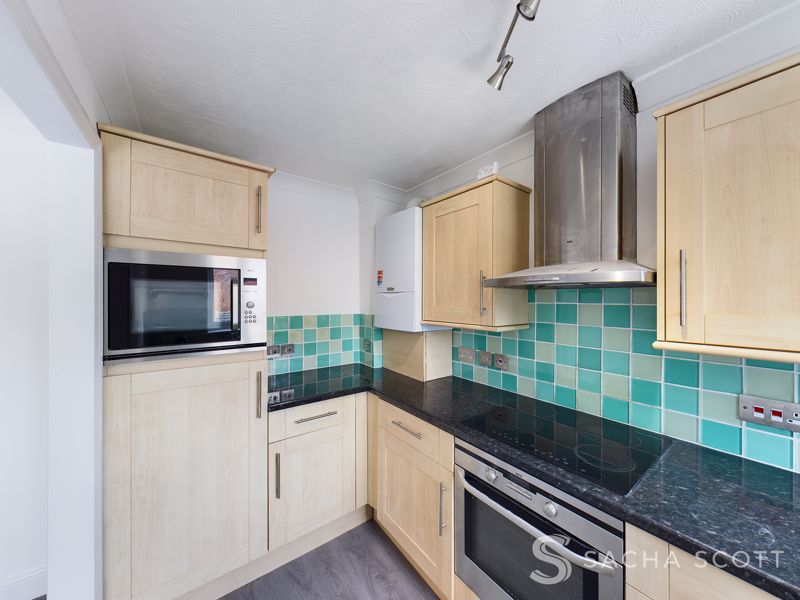 2 bed flat to rent in Deans Road 5