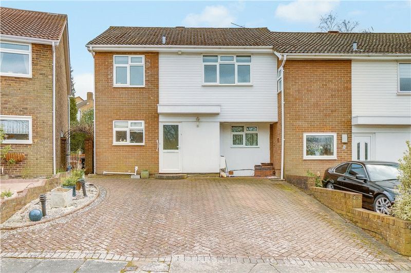 5 bed house for sale in Harkness Close - Property Image 1