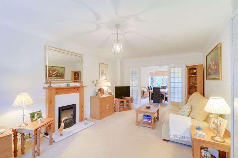 4 bed house for sale in Geralds Grove  - Property Image 2