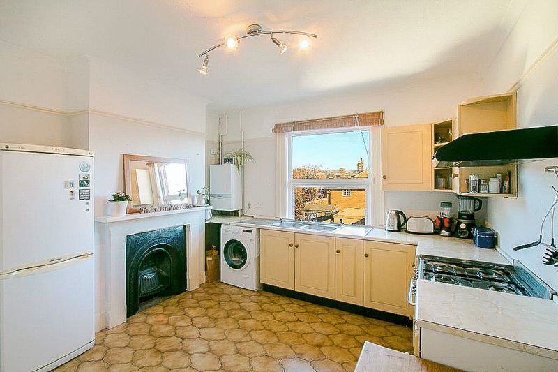 3 bed flat for sale in Nutfield Road  - Property Image 6