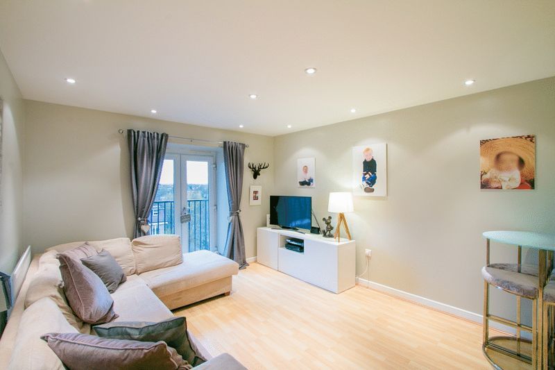 2 bed flat for sale in 104 Green Lane 2