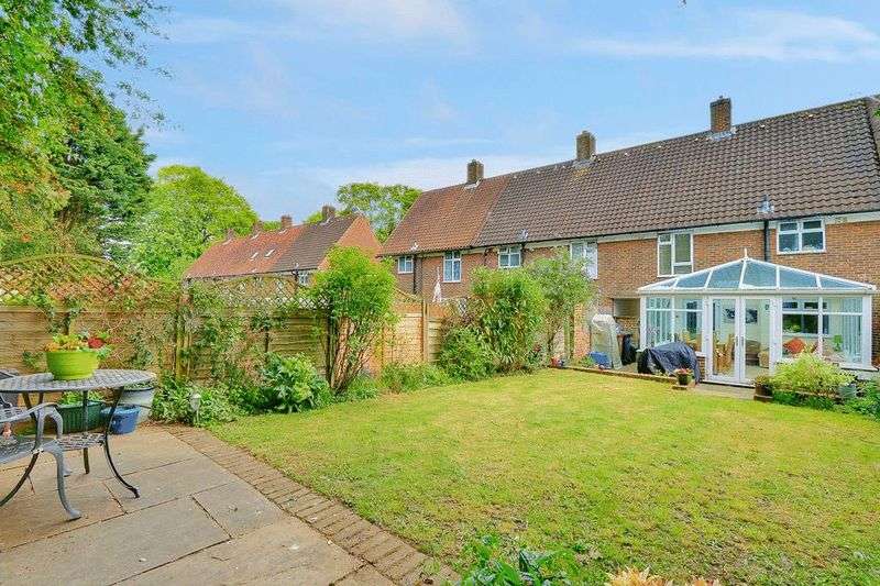3 bed house for sale in Gale Crescent 17