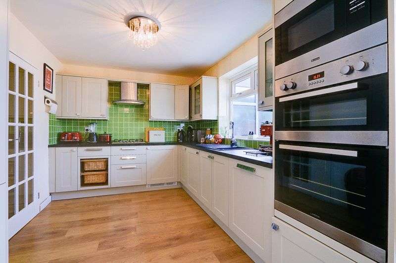 3 bed house for sale in Gale Crescent  - Property Image 3