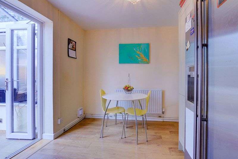 3 bed house for sale in Gale Crescent  - Property Image 5
