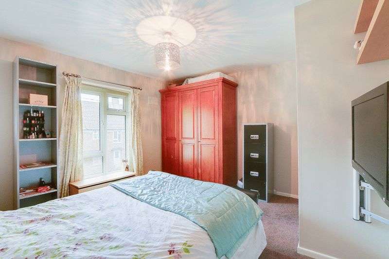 3 bed house for sale in Gale Crescent  - Property Image 8