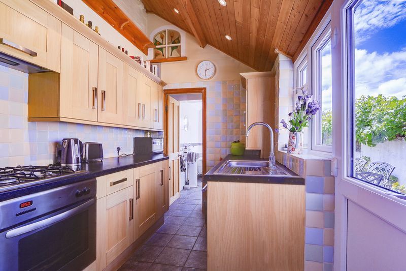 2 bed house for sale in Lower Court Road 5
