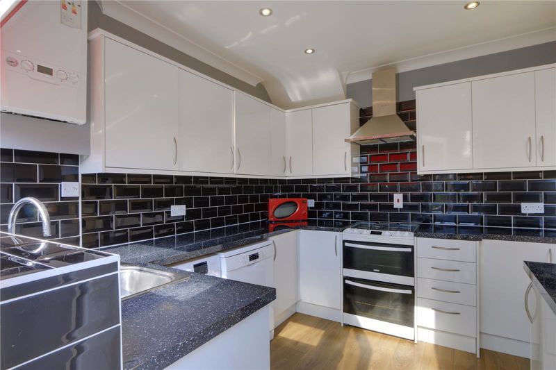 3 bed house for sale in Merefield Gardens 8